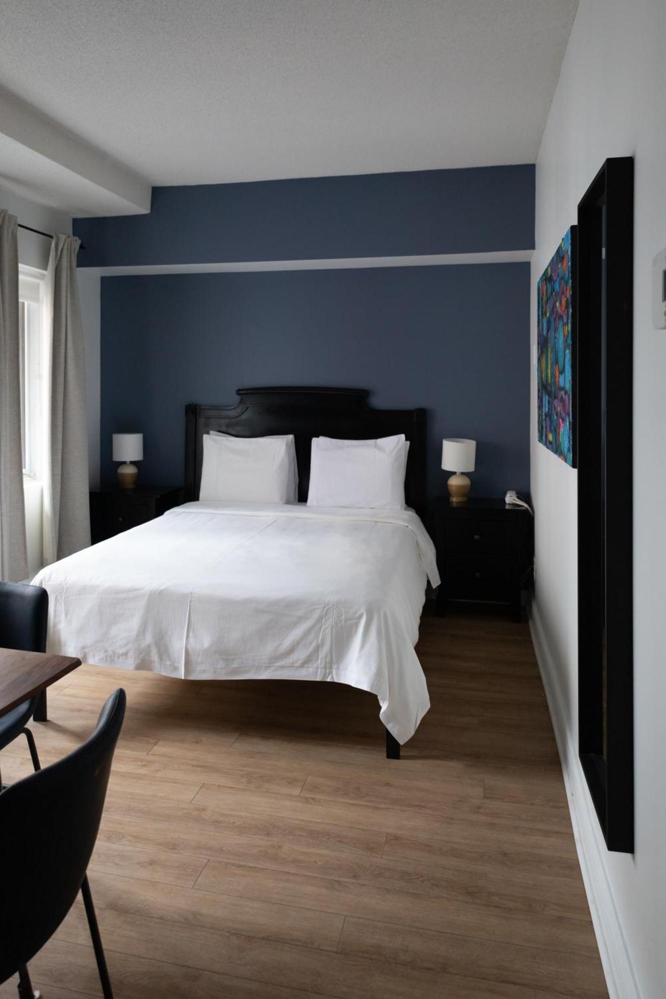 Hotel Byward Blue